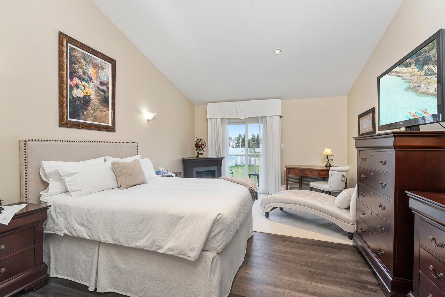 Lakeshore Inn Cold Lake Ngoại thất bức ảnh